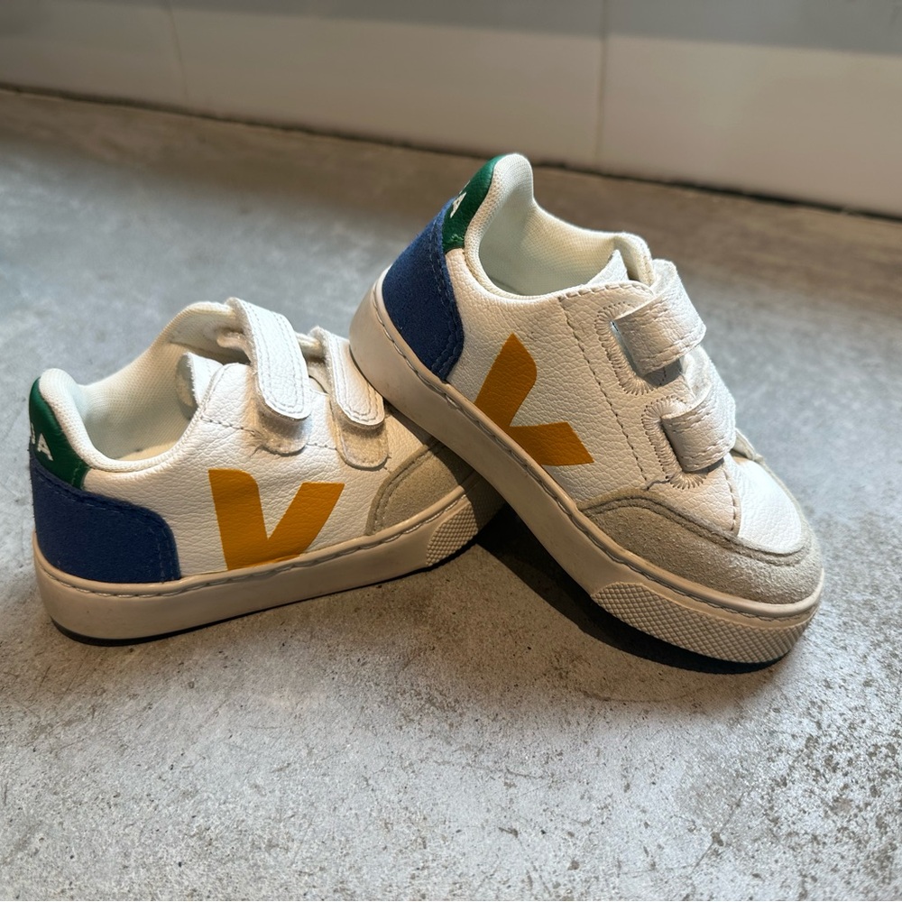 Toddler Veja sneaker